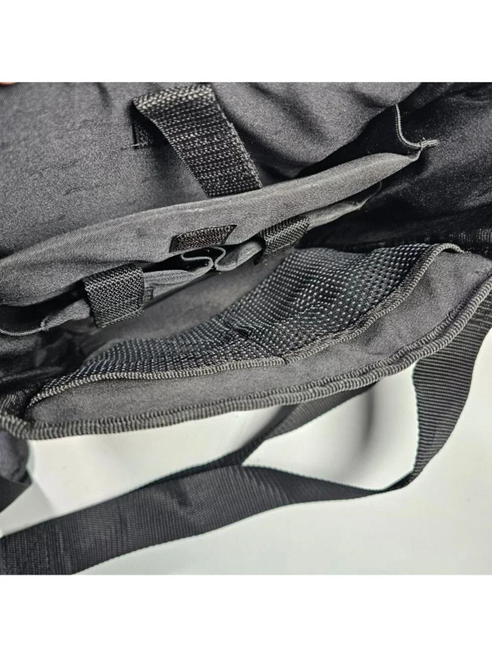 Targus Quilted Black & Gray Tablet Messenger Bag With Adjustable Strap 10x9x3